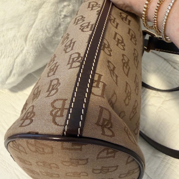 Dooney & Bourke Monogram Bucket Shoulder Bag 9x10 EUC - Picture 11 of 12